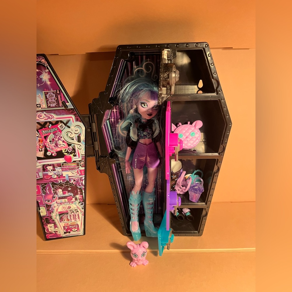 Monster High Doll with Storage case - 🍒🎀🍒🍒🎀🍒🎀🍒🎀🍒🎀🍒🎀🍒🎀